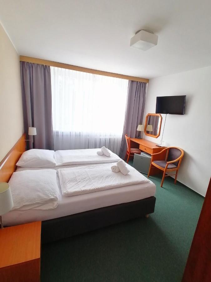 Horsky Hotel Jelenovska S Bazenem V Cene Valašské Klobouky Екстериор снимка