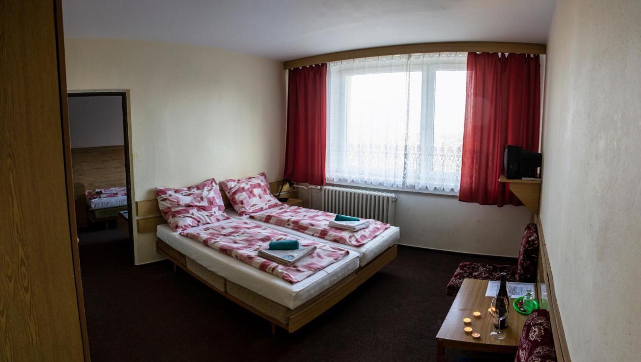 Horsky Hotel Jelenovska S Bazenem V Cene Valašské Klobouky Екстериор снимка