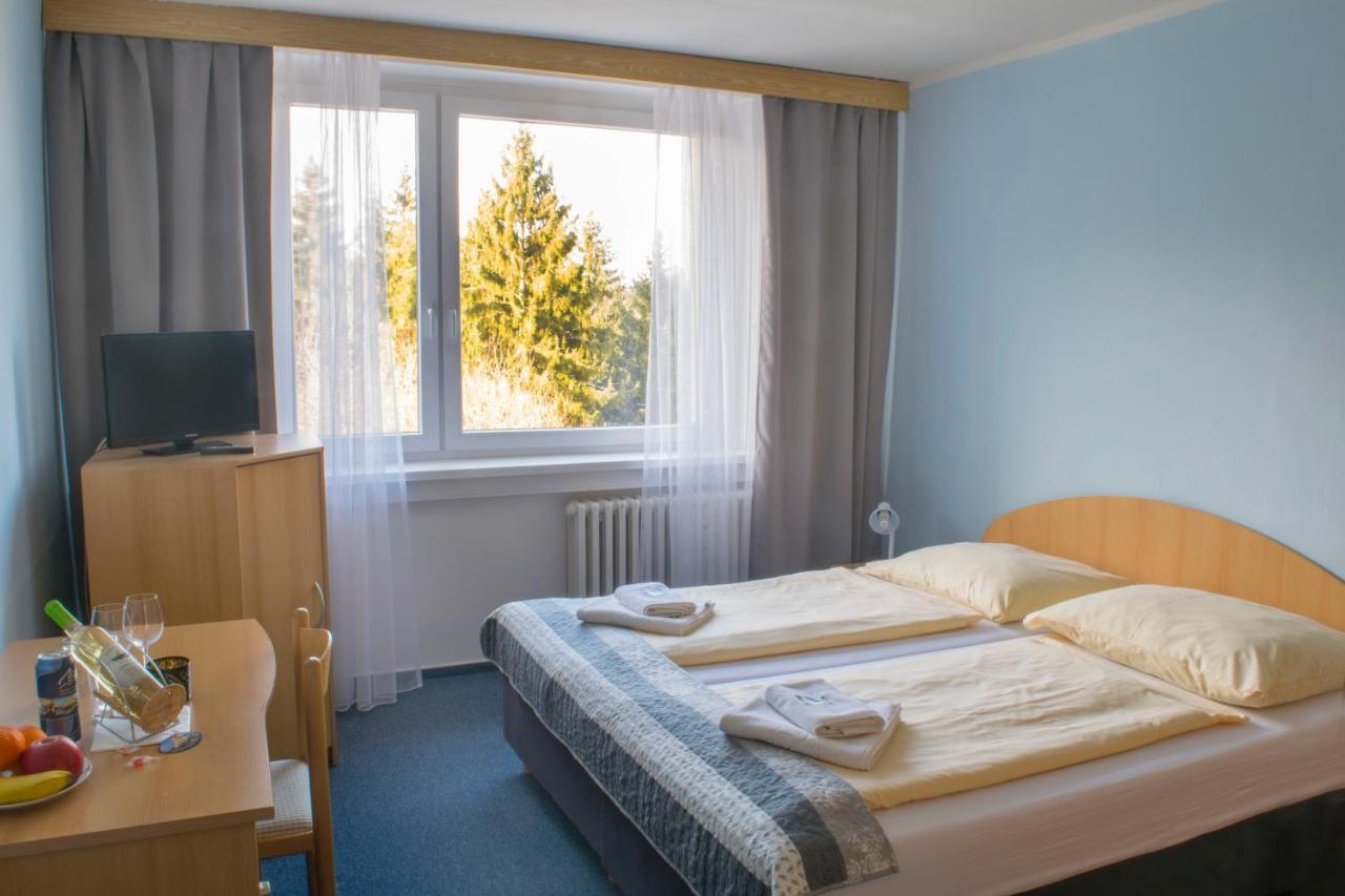 Horsky Hotel Jelenovska S Bazenem V Cene Valašské Klobouky Екстериор снимка